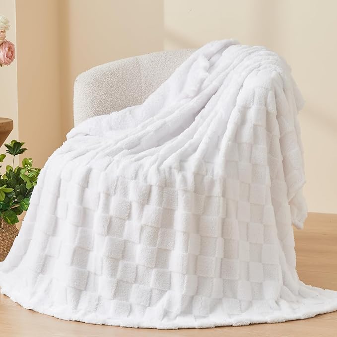 NEWCOSPLAY Super Soft King Blanket White Premium Silky Flannel Fleece 3D Checkered Lightweight Bed Blanket All Season Use (White Checkered, King(90"x110"))