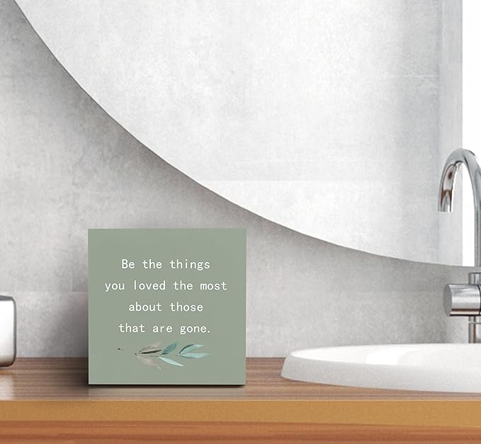 SRADMO Be the Things You Loved the Most About Those That are Gone Wood Box Sign Desk Decor, Rustic Bereavement Memorial Wooden Block Box Sign Decoration For Home Living Room Shelf Table Decor (Green)