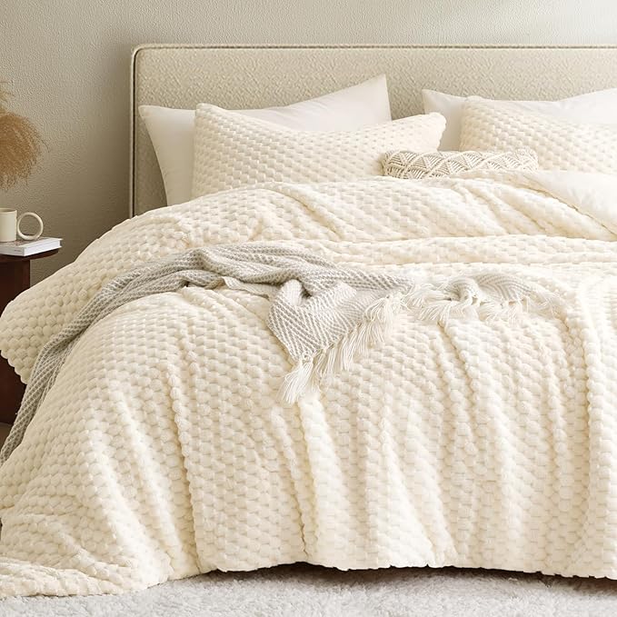 Petrichor Fluffy Twin Comforter Set - Ultra-Soft Cream White Flannel Thick Comforter for Queen Bed, Luxury Warm Bedding Set for Winter & Fall, Cozy Fuzzy Bed Set 2 Pieces (1 Comforter & 1 Pillowcase)