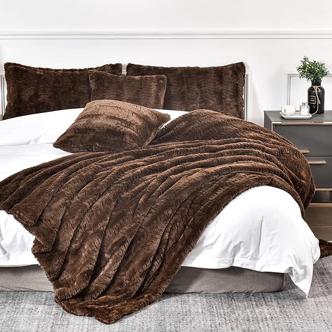 YUSOKI Luxury Faux Fur Blanket for Queen Size Bed 2 Layers,7.3lb,All Ages,Home Decoration Without Pillows (Brown,90"x90")