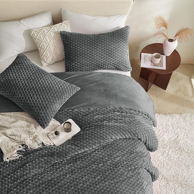 Petrichor Fluffy King Comforter Set - Ultra-Soft Gray Flannel Thick Comforter for King Bed, Luxury Warm Bedding Set for Winter & Fall, Cozy Fuzzy Bed Set 3 Pieces (1 Comforter & 2 Pillowcases)