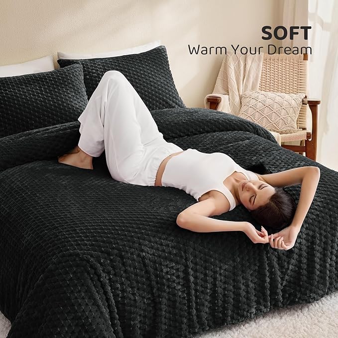 Petrichor Fluffy Twin Comforter Set - Ultra-Soft Black Flannel Thick Comforter for Queen Bed, Luxury Warm Bedding Set for Winter & Fall, Cozy Fuzzy Bed Set 2 Pieces (1 Comforter & 1 Pillowcase)
