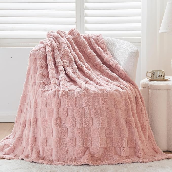 NEWCOSPLAY Super Soft Queen Blanket Pink Premium Silky Flannel Fleece 3D Checkered Lightweight Bed Blanket All Season Use (Pink Checkered, Queen(90"x90"))