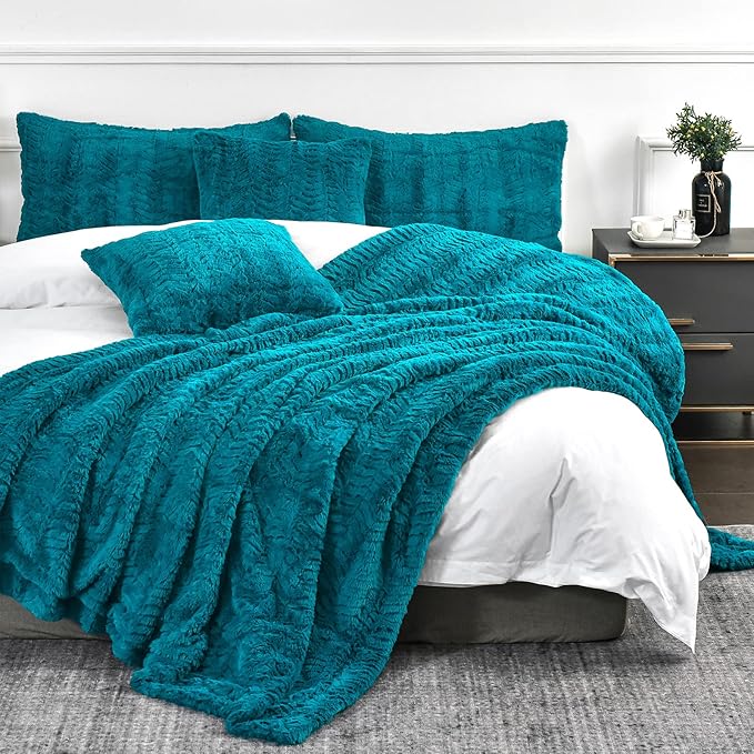 YUSOKI Luxury Faux Fur Blanket for Queen Size Bed 2 Layers,7.3lb,All Ages,Home Decoration Without Pillows (Teal,90"x90")