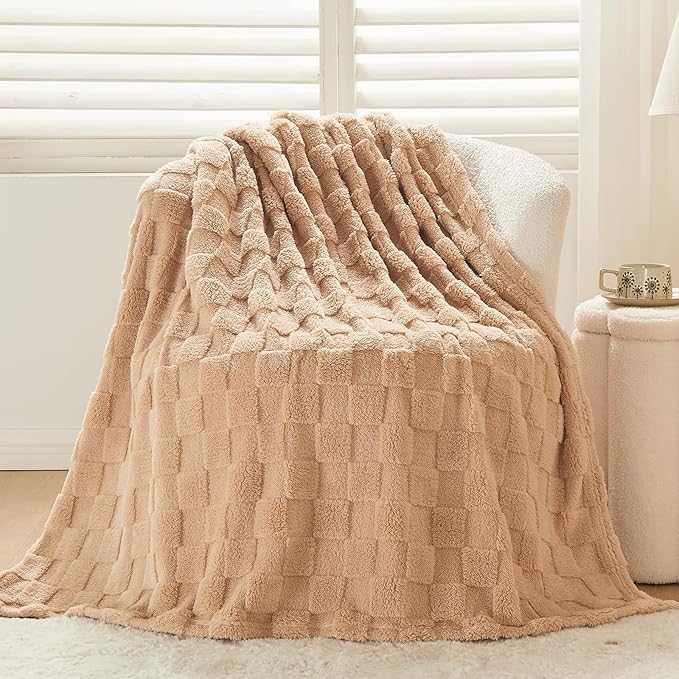 NEWCOSPLAY Super Soft King Blanket Brown Premium Silky Flannel Fleece 3D Checkered Lightweight Bed Blanket All Season Use (Brown Checkered, King(90"x110"))