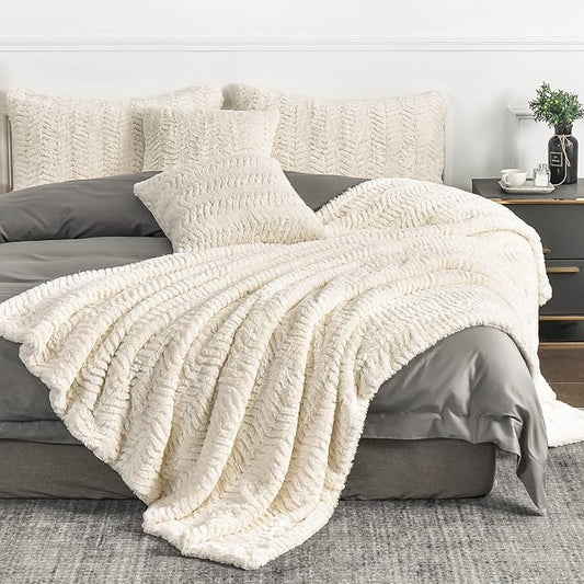 YUSOKI Luxury Faux Fur Blanket for Queen Size Bed 2 Layers,7.3lb,All Ages,Home Decoration Without Pillows (Ivory,90" x 90")