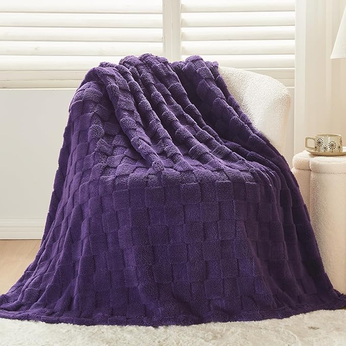 NEWCOSPLAY Super Soft King Blanket Purple Premium Silky Flannel Fleece 3D Checkered Lightweight Bed Blanket All Season Use (Purple Checkered, King(90"x110"))