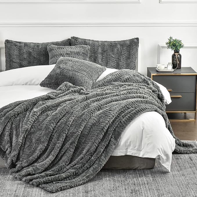 YUSOKI Luxury Faux Fur Twin XL Blanket for Twin XL Bed 2 Layers,5.2lb,All Ages,Home Decoration Without Pillows(Grey,63"x90")