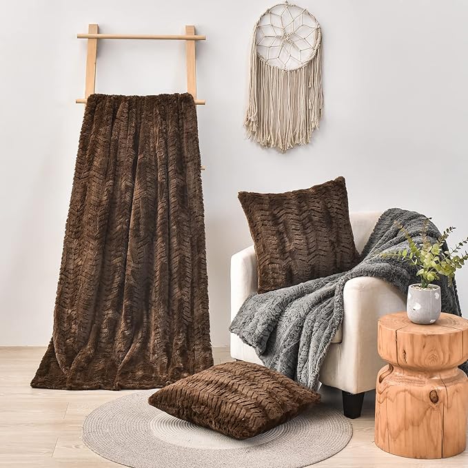 YUSOKI Luxury Faux Fur Blanket for Queen Size Bed 2 Layers,7.3lb,All Ages,Home Decoration Without Pillows (Brown,90"x90")