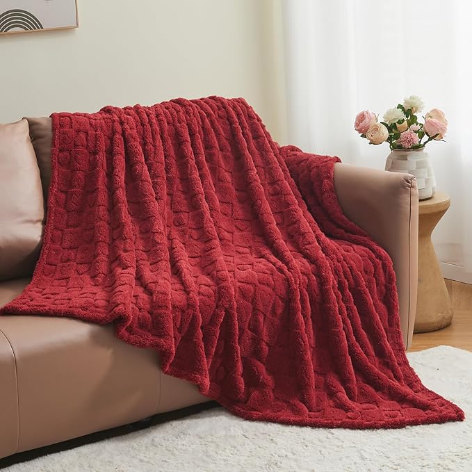 NEWCOSPLAY Super Soft King Blanket Red Premium Silky Flannel Fleece 3D Heart Checkered Lightweight Bed Blanket All Season Use (Red Heart, King(90"x110"))