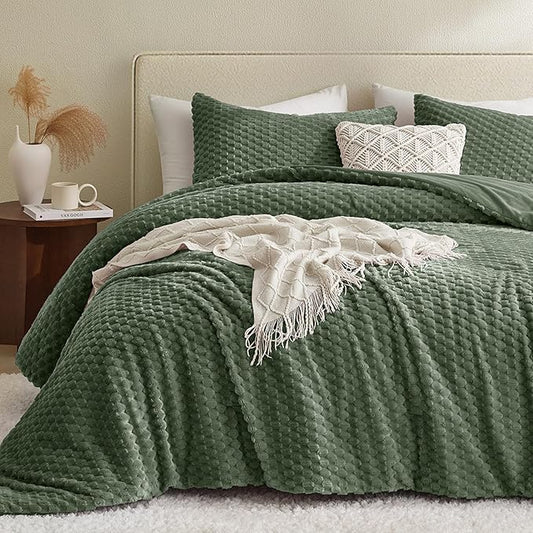 Petrichor Fluffy Twin Comforter Set - Ultra-Soft Green Flannel Thick Comforter for Queen Bed, Luxury Warm Bedding Set for Winter & Fall, Cozy Fuzzy Bed Set 2 Pieces (1 Comforter & 1 Pillowcase)
