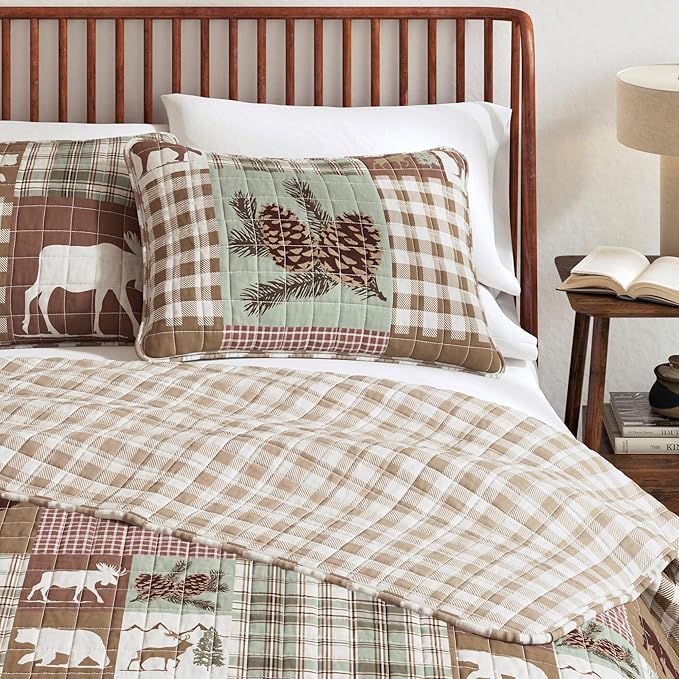 Rustic Cabin Full/Queen Size Quilt Set with Shams - All-Season, Lightweight, Reversible Bedspread - Lodge-Themed Summer Bedding Sets (Full/Queen, Hemlock Green/Brown)