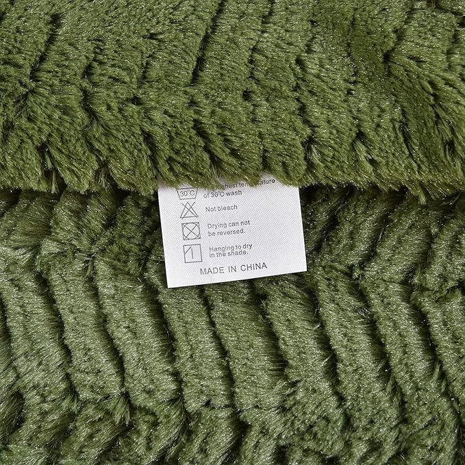 YUSOKI Luxury Faux Fur Blanket for Queen Size Bed 2 Layers,7.3lb,All Ages,Home Decoration Without Pillows (Olive Green,90"x90")