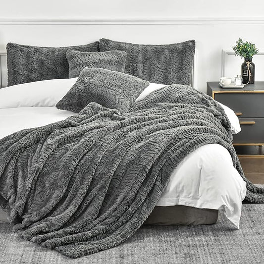 YUSOKI Luxury Faux Fur Blanket for Queen Size Bed 2 Layers,7.3lb,All Ages,Home Decoration Without Pillows (Grey,90"x90")