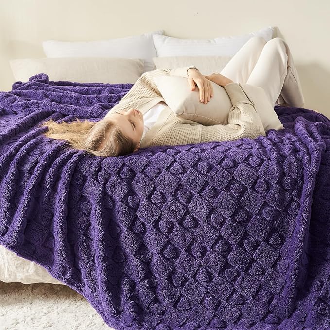 NEWCOSPLAY Super Soft King Blanket Purple Premium Silky Flannel Fleece 3D Heart Checkered Lightweight Bed Blanket All Season Use (Purple Heart, King(90"x110"))