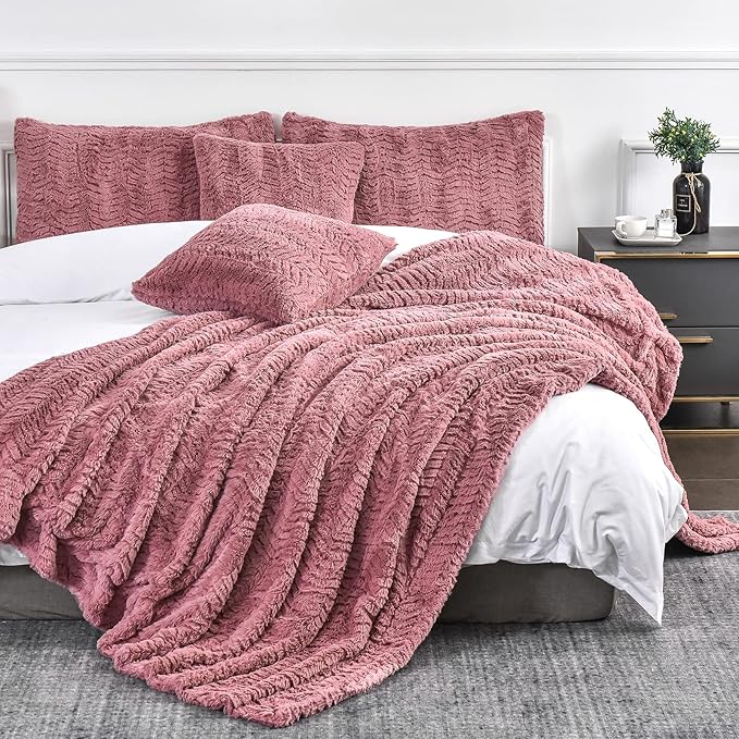 YUSOKI Luxury Faux Fur Blanket for Queen Size Bed 2 Layers,7.3lb,All Ages,Home Decoration Without Pillows (Pink,90"x90")