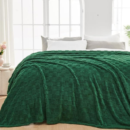 NEWCOSPLAY Super Soft Queen Blanket Dark Green Premium Silky Flannel Fleece 3D Checkered Lightweight Bed Blanket All Season Use (Dark Green Checkered, Queen(90"x90"))