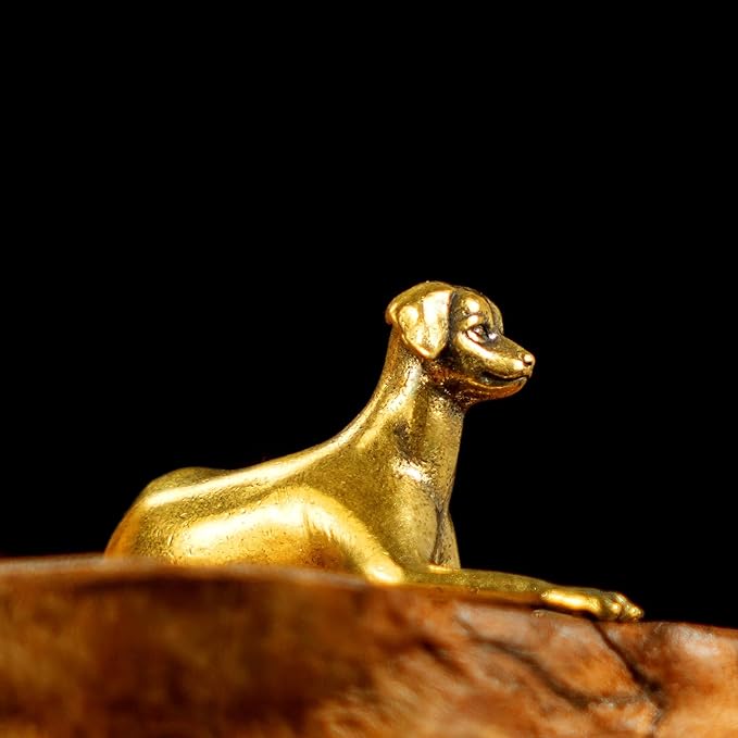 CHOVY Retro Crawling Dog Sculpture-Stretched Neck Pose, Handcrafted 100% Solid Brass-Ideal Home Decor Desk Ornament Collectible Art Piece Office Desk Accent Artistic Scene Decoration