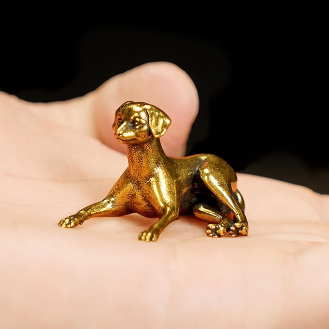 CHOVY Retro Crawling Dog Sculpture-Stretched Neck Pose, Handcrafted 100% Solid Brass-Ideal Home Decor Desk Ornament Collectible Art Piece Office Desk Accent Artistic Scene Decoration