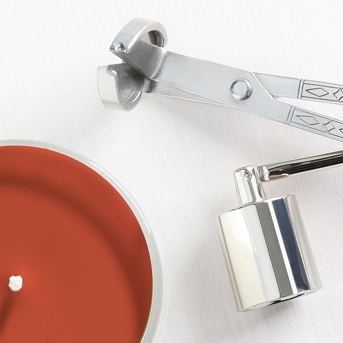 Yankee Candle Large Jar Scented Candle with up to 150 Hour Burn Time, Premium Plant Wax Blend for Consistent Burn, 22 oz Jar Candle with Room Filling Fragrance, Sugared Cinnamon Apple