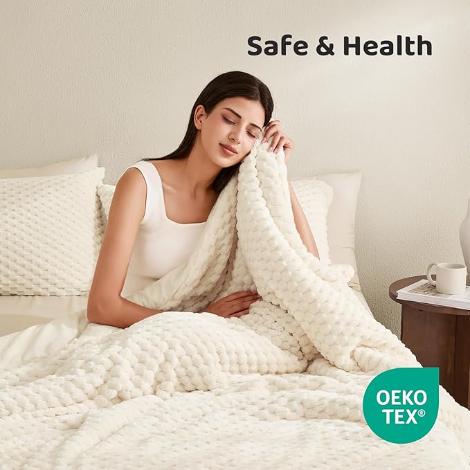 Petrichor Fluffy Queen Comforter Set - Ultra-Soft Cream White Flannel Thick Comforter for Queen Bed, Luxury Warm Bedding Set for Winter & Fall, Cozy Fuzzy Bed Set,1 Comforter & 2 Pillowcases