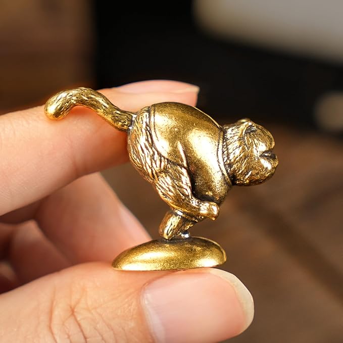 CHOVY Vintage Style Jumping Cat Figurine - 100% Solid Brass Retro Statue | Handcrafted Desk Ornament, Collectible Art Piece for Home & Office Decor | Unique Gift for Cat Lovers