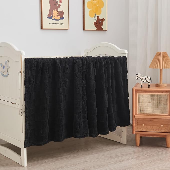 NEWCOSPLAY Super Soft Throw Blanket Black Premium Silky Flannel Fleece 3D Checkered Lightweight Bed Blanket All Season Use (Black Checkered, Throw(50"x70"))