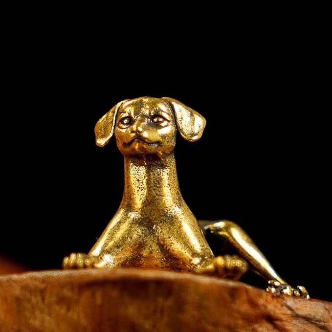 CHOVY Retro Crawling Dog Sculpture-Stretched Neck Pose, Handcrafted 100% Solid Brass-Ideal Home Decor Desk Ornament Collectible Art Piece Office Desk Accent Artistic Scene Decoration