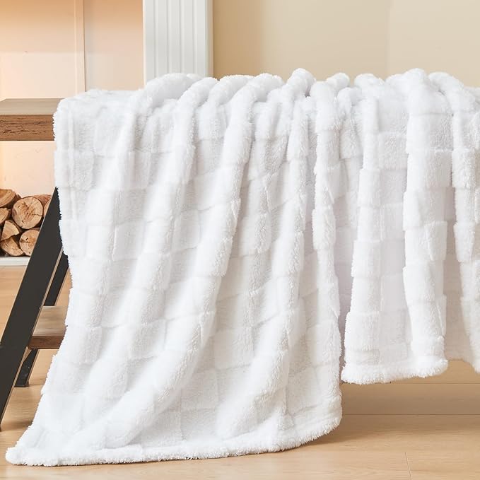 NEWCOSPLAY Super Soft Throw Blanket White Premium Silky Flannel Fleece 3D Checkered Lightweight Bed Blanket All Season Use (White Checkered, Throw(50"x70"))
