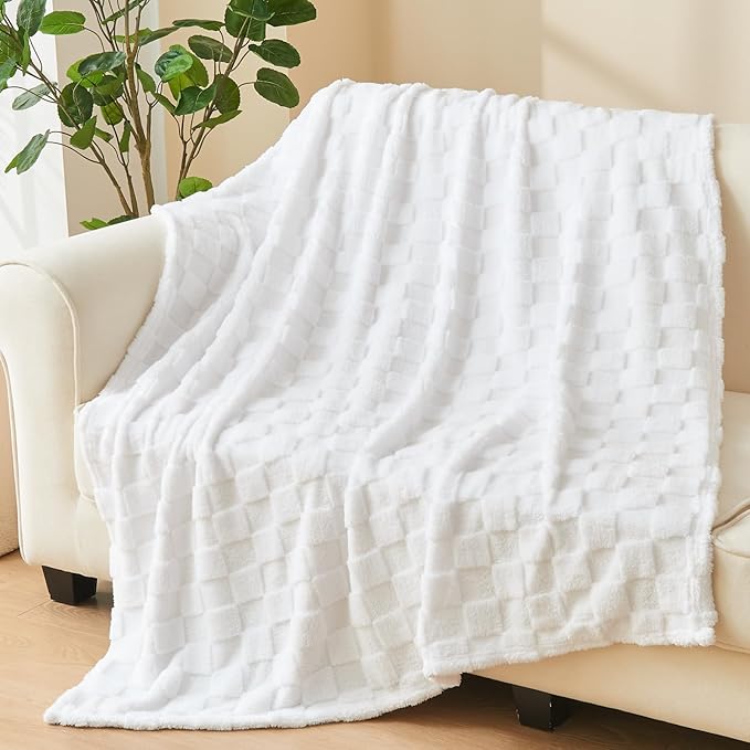NEWCOSPLAY Super Soft Twin Blanket White Premium Silky Flannel Fleece 3D Checkered Lightweight Bed Blanket All Season Use (White Checkered, Twin(60"x80"))