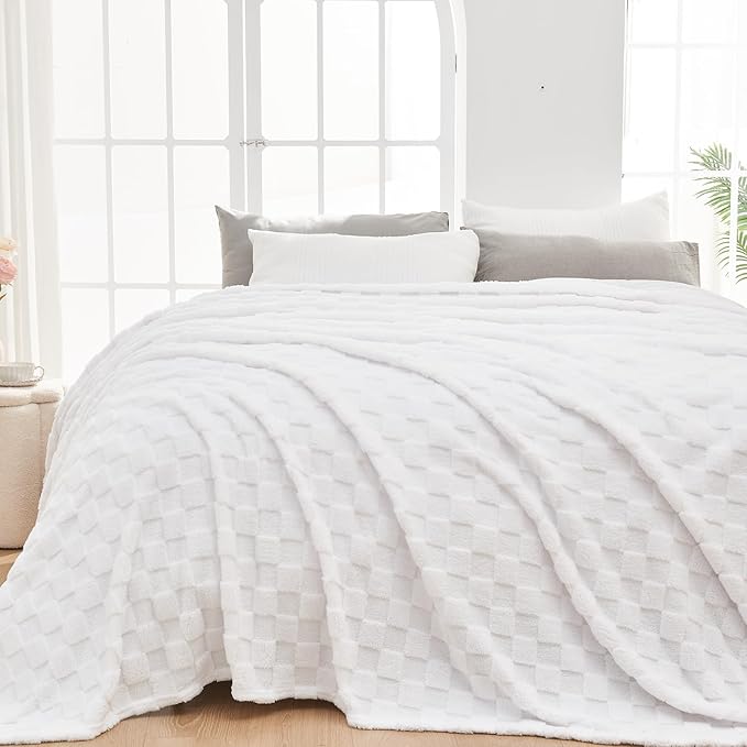 NEWCOSPLAY Super Soft Queen Blanket White Premium Silky Flannel Fleece 3D Checkered Lightweight Bed Blanket All Season Use (White Checkered, Queen(90"x90"))