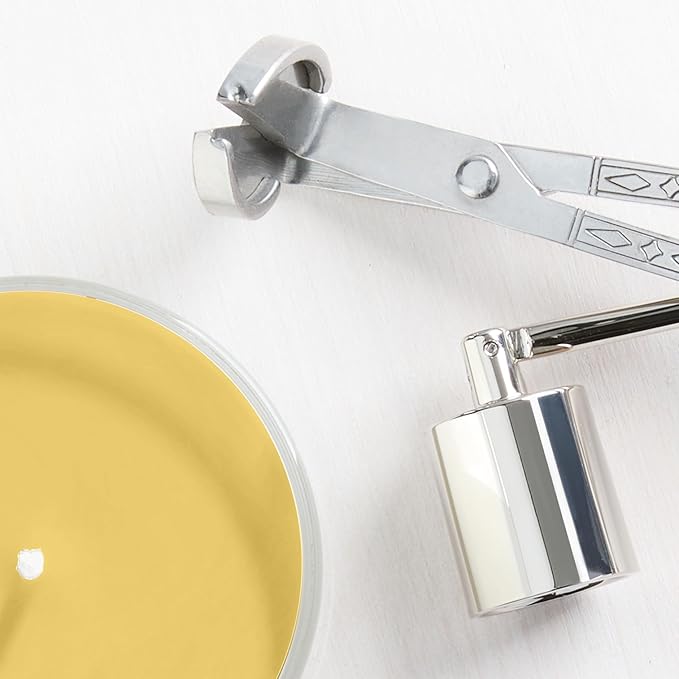 Yankee Candle Large Jar Scented Candle with up to 150 Hour Burn Time, Premium Plant Wax Blend for Consistent Burn, 22 oz Jar Candle with Room Filling Fragrance, Autumn Wreath