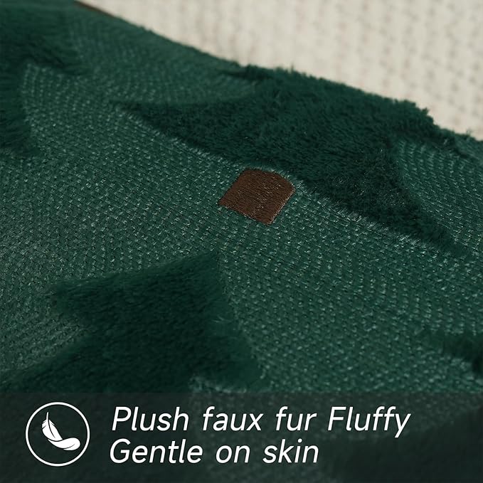 GEEORY Christmas Pillow Covers 18x18 Inch Set of 2, Christmas Decorations Xmas Tree Soft Plush Fluffy Faux Fur Decorative Throw Pillows Rustic Winter Decor Cushion Case Green Brown GC033-18