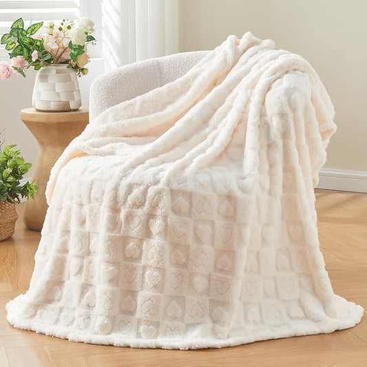 NEWCOSPLAY Super Soft Twin Blanket Ivory Premium Silky Flannel Fleece 3D Heart Checkered Lightweight Bed Blanket All Season Use (Ivory Heart, Twin(60"x80"))