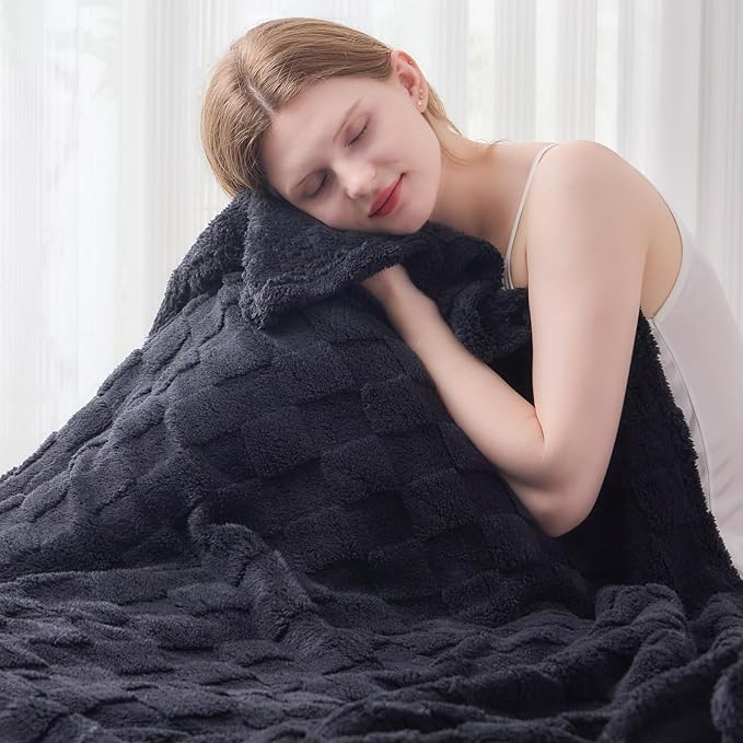 NEWCOSPLAY Super Soft Throw Blanket Black Premium Silky Flannel Fleece 3D Checkered Lightweight Bed Blanket All Season Use (Black Checkered, Throw(50"x70"))