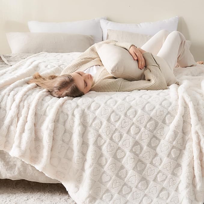 NEWCOSPLAY Super Soft Queen Blanket Ivory Premium Silky Flannel Fleece 3D Heart Checkered Lightweight Bed Blanket All Season Use (Ivory Heart, Queen(90"x90"))