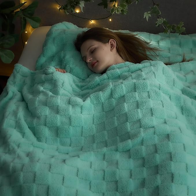 NEWCOSPLAY Super Soft King Blanket Aqua Premium Silky Flannel Fleece 3D Checkered Lightweight Bed Blanket All Season Use (Aqua Checkered, King(90"x110"))