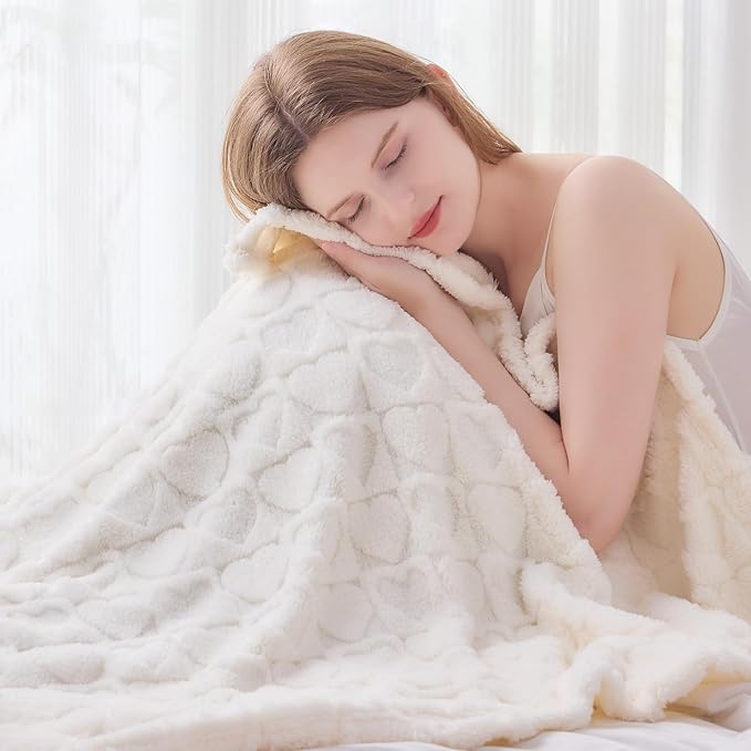 NEWCOSPLAY Super Soft Twin Blanket Off White Love Premium Silky Flannel Fleece 3D Heart Checkered Lightweight Bed Blanket All Season Use (Off White Love, Twin(60"x80"))