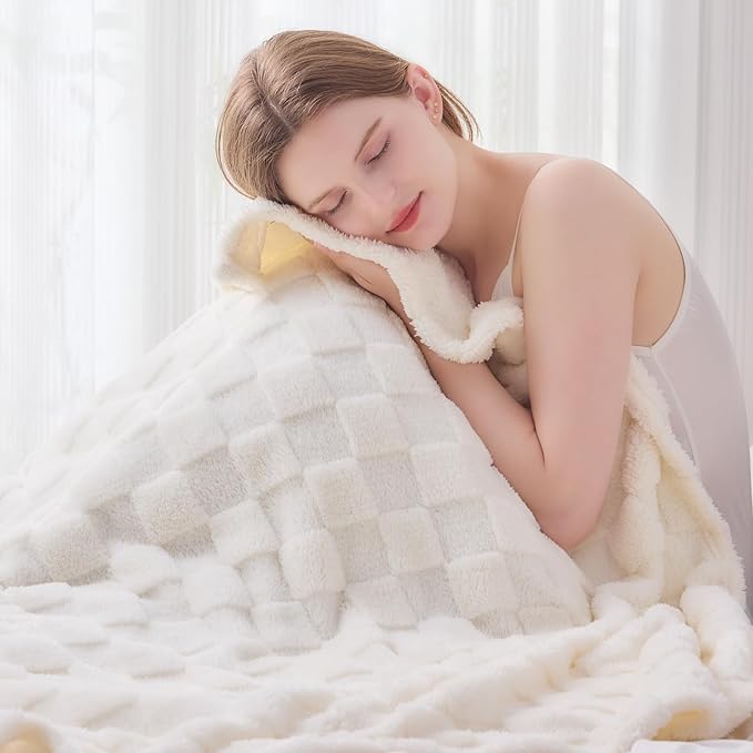 NEWCOSPLAY Super Soft Twin Blanket Ivory Premium Silky Flannel Fleece 3D Checkered Lightweight Bed Blanket All Season Use (Ivory Checkered, Twin(60"x80"))