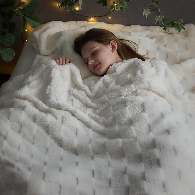 NEWCOSPLAY Super Soft Queen Blanket Ivory Premium Silky Flannel Fleece 3D Checkered Lightweight Bed Blanket All Season Use (Ivory Checkered, Queen(90"x90"))