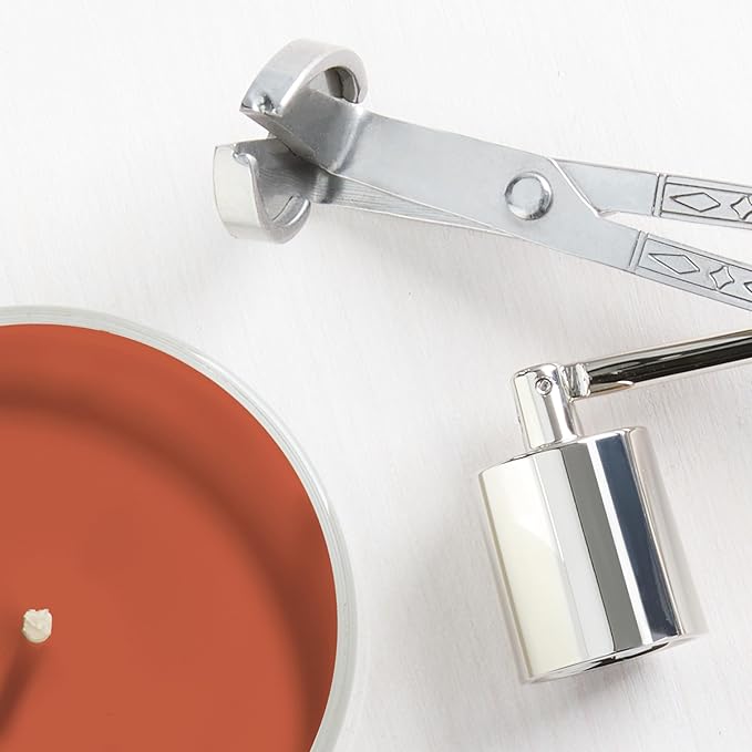 Yankee Candle Large Jar Scented Candle with up to 150 Hour Burn Time, Premium Plant Wax Blend for Consistent Burn, 22 oz Jar Candle with Room Filling Fragrance, Spiced Pumpkin