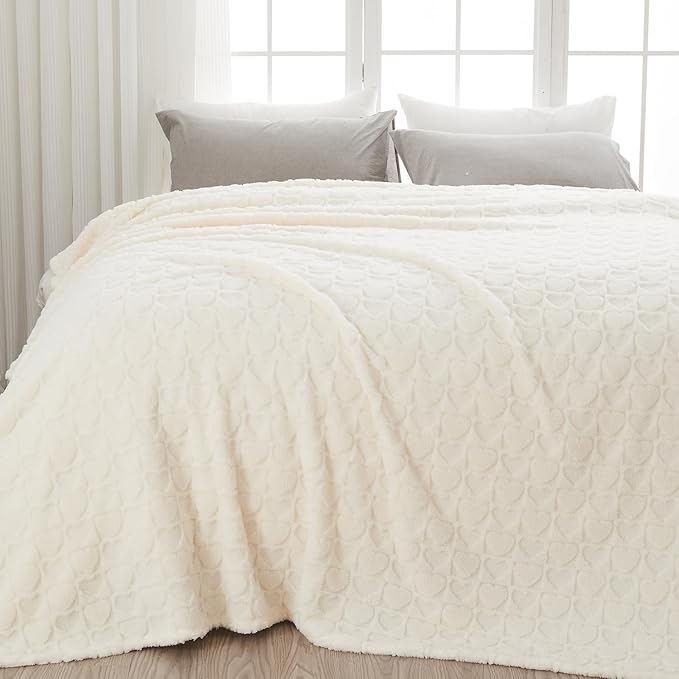 NEWCOSPLAY Super Soft Queen Blanket Off White Love Premium Silky Flannel Fleece 3D Heart Checkered Lightweight Bed Blanket All Season Use (Off White Love, Queen(90"x90"))