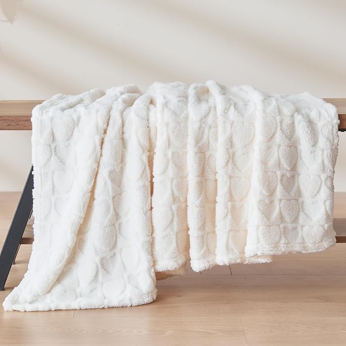 NEWCOSPLAY Super Soft Throw Blanket Off White Love Premium Silky Flannel Fleece 3D Heart Checkered Lightweight Bed Blanket All Season Use (Off White Love, Throw(50"x70"))