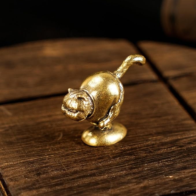 CHOVY Vintage Style Jumping Cat Figurine - 100% Solid Brass Retro Statue | Handcrafted Desk Ornament, Collectible Art Piece for Home & Office Decor | Unique Gift for Cat Lovers