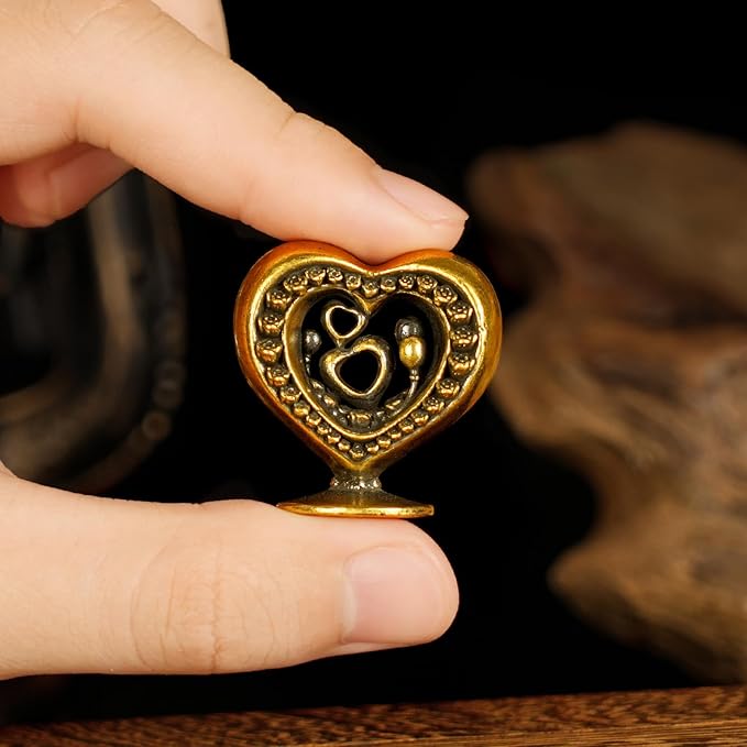 CHOVY Heart-Blossoming Love Token Retro Solid 100% Brass Handcrafted Large Heart Encrusted with Roses Perfect for Couples Celebrations Anniversaries Home Decor Desk Ornaments Collectible