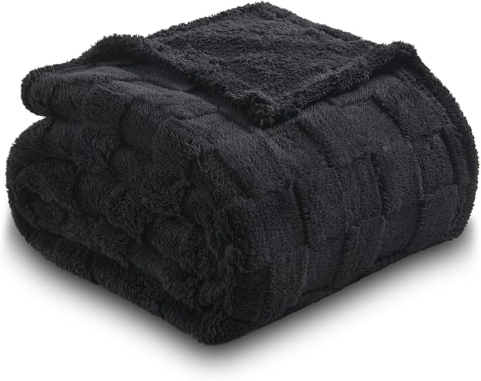 NEWCOSPLAY Super Soft Queen Blanket Black Premium Silky Flannel Fleece 3D Checkered Lightweight Bed Blanket All Season Use (Black Checkered, Queen(90"x90"))