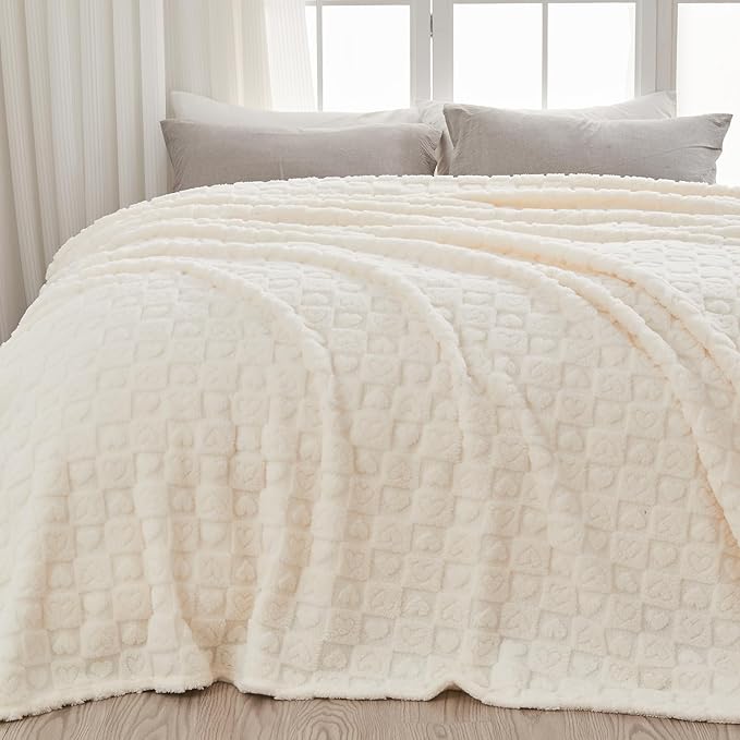 NEWCOSPLAY Super Soft King Blanket Ivory Premium Silky Flannel Fleece 3D Heart Checkered Lightweight Bed Blanket All Season Use (Ivory Heart, King(90"x110"))