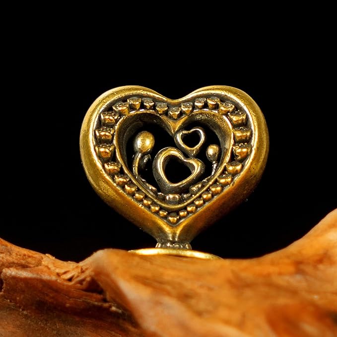 CHOVY Heart-Blossoming Love Token Retro Solid 100% Brass Handcrafted Large Heart Encrusted with Roses Perfect for Couples Celebrations Anniversaries Home Decor Desk Ornaments Collectible