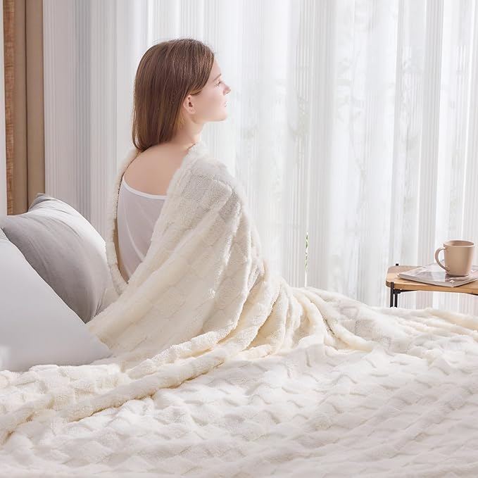 NEWCOSPLAY Super Soft King Blanket Ivory Premium Silky Flannel Fleece 3D Checkered Lightweight Bed Blanket All Season Use (Ivory Checkered, King(90"x110"))