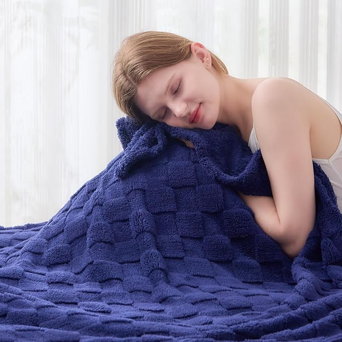 NEWCOSPLAY Super Soft Twin Blanket Dark Navy Premium Silky Flannel Fleece 3D Checkered Lightweight Bed Blanket All Season Use (Dark Navy Checkered, Twin(60"x80"))